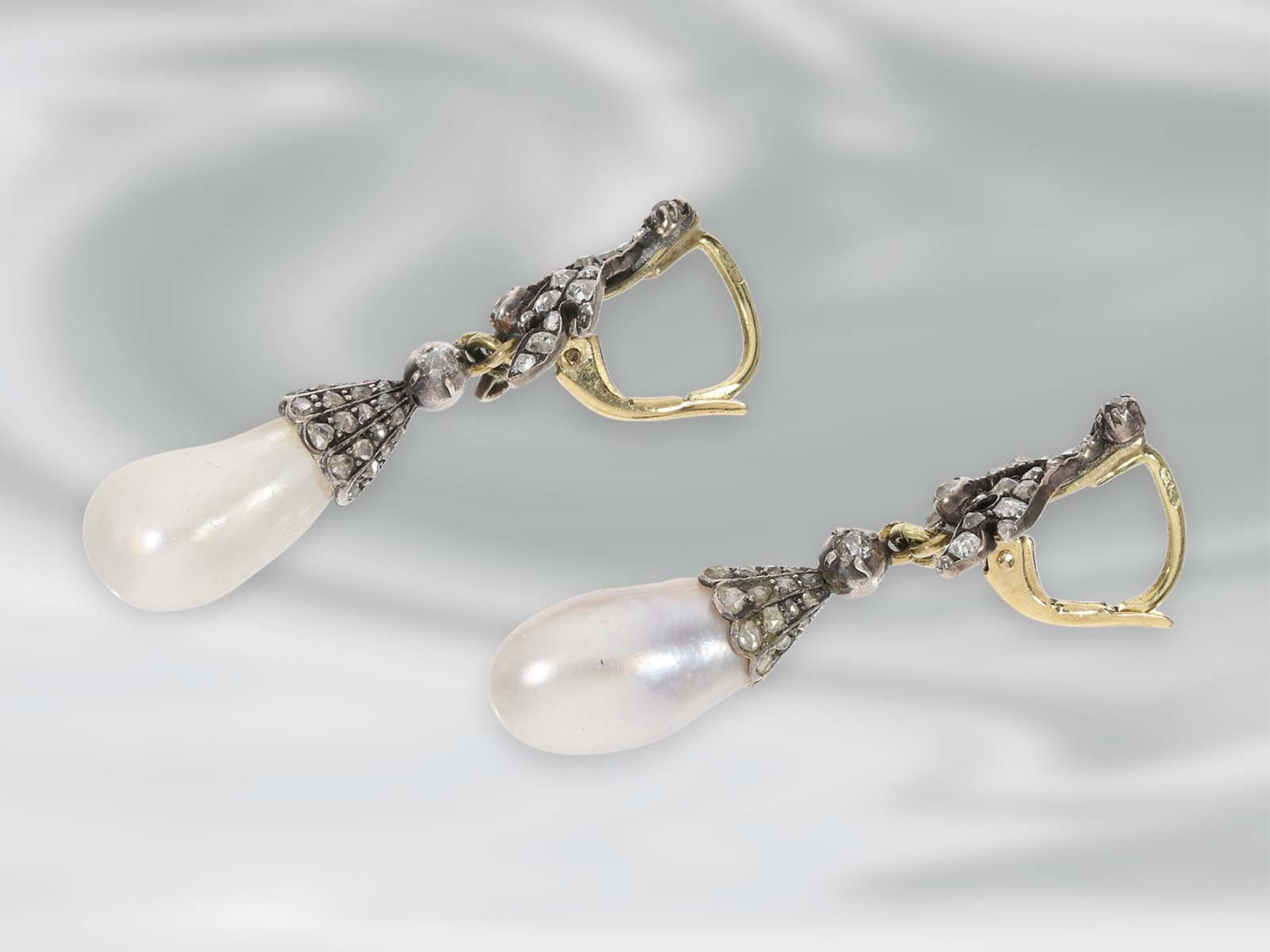 Ohrschmuck: exquisite antike Diamant-Ohrhänger mit äußerst wertvollen und seltenen großen - Bild 3 aus 3