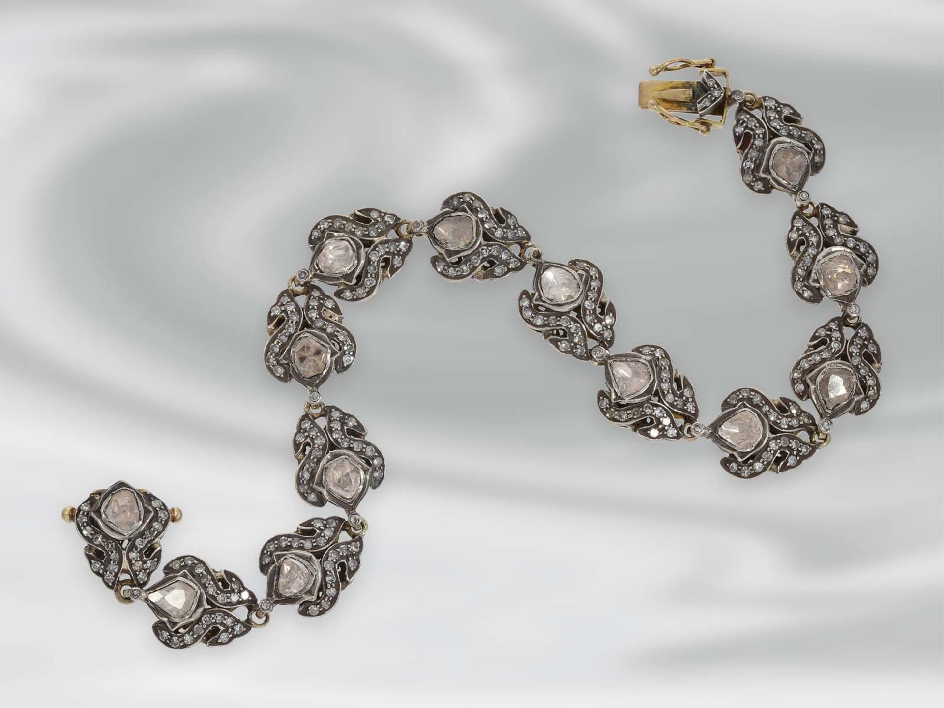 Armband: antikes Armband mit reichem Diamantbesatz, Gold und Silber, vermutlich 19. Jh.,