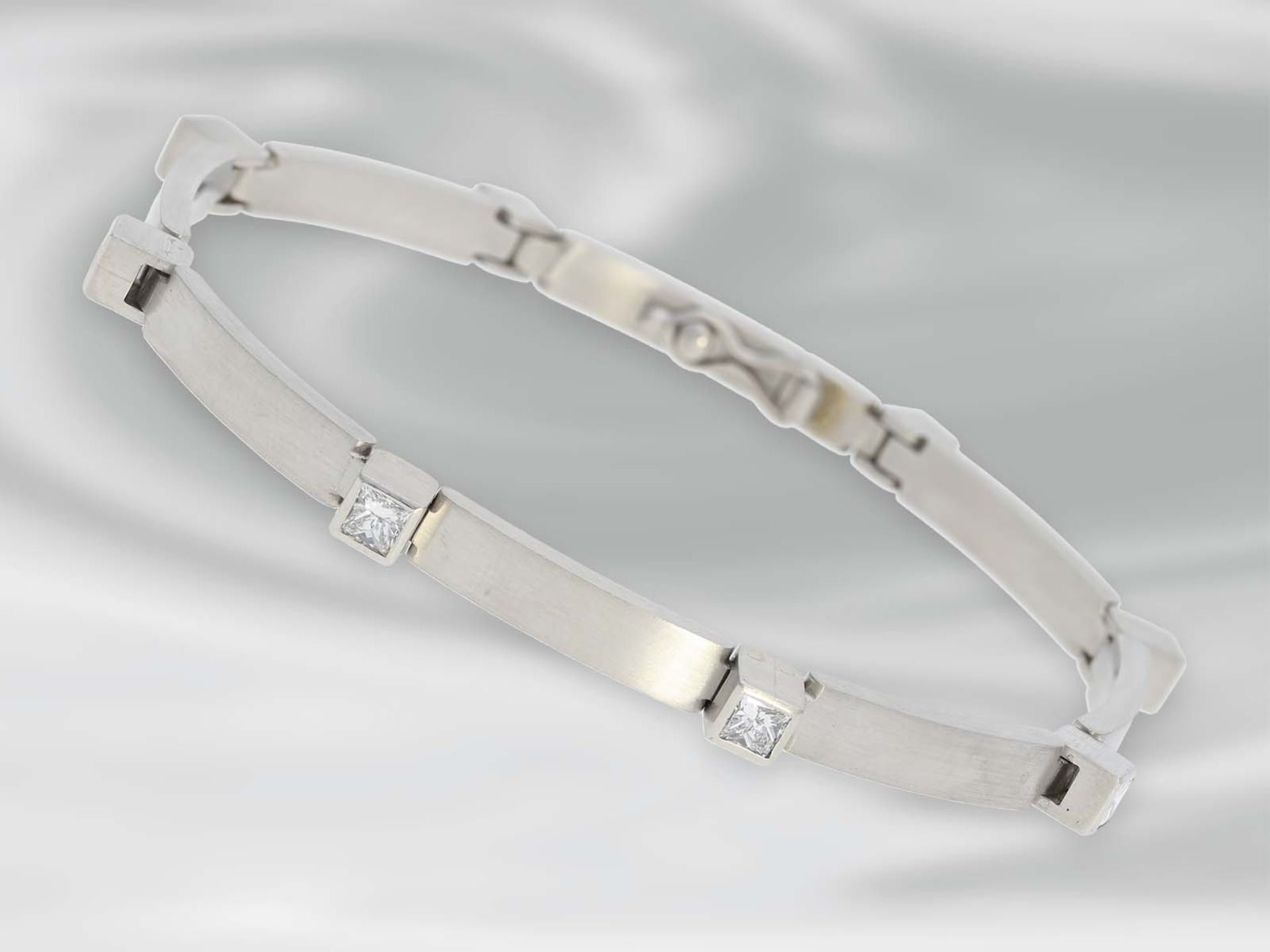 Armband: sehr solide gefertigtes, hochwertiges Platinarmband mit Diamantbesatz, ca. 1,5ct,