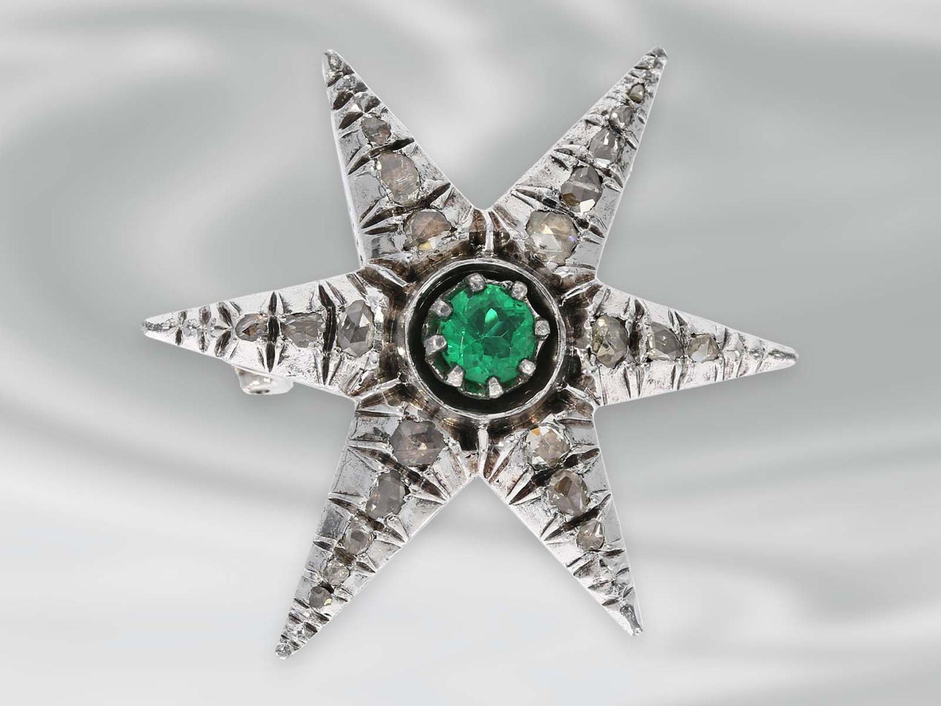 Brosche/Nadel: antike Sternbrosche mit Smaragd und Diamantrosen, 14K Gold & SilberCa. Ø3cm, ca. 14,