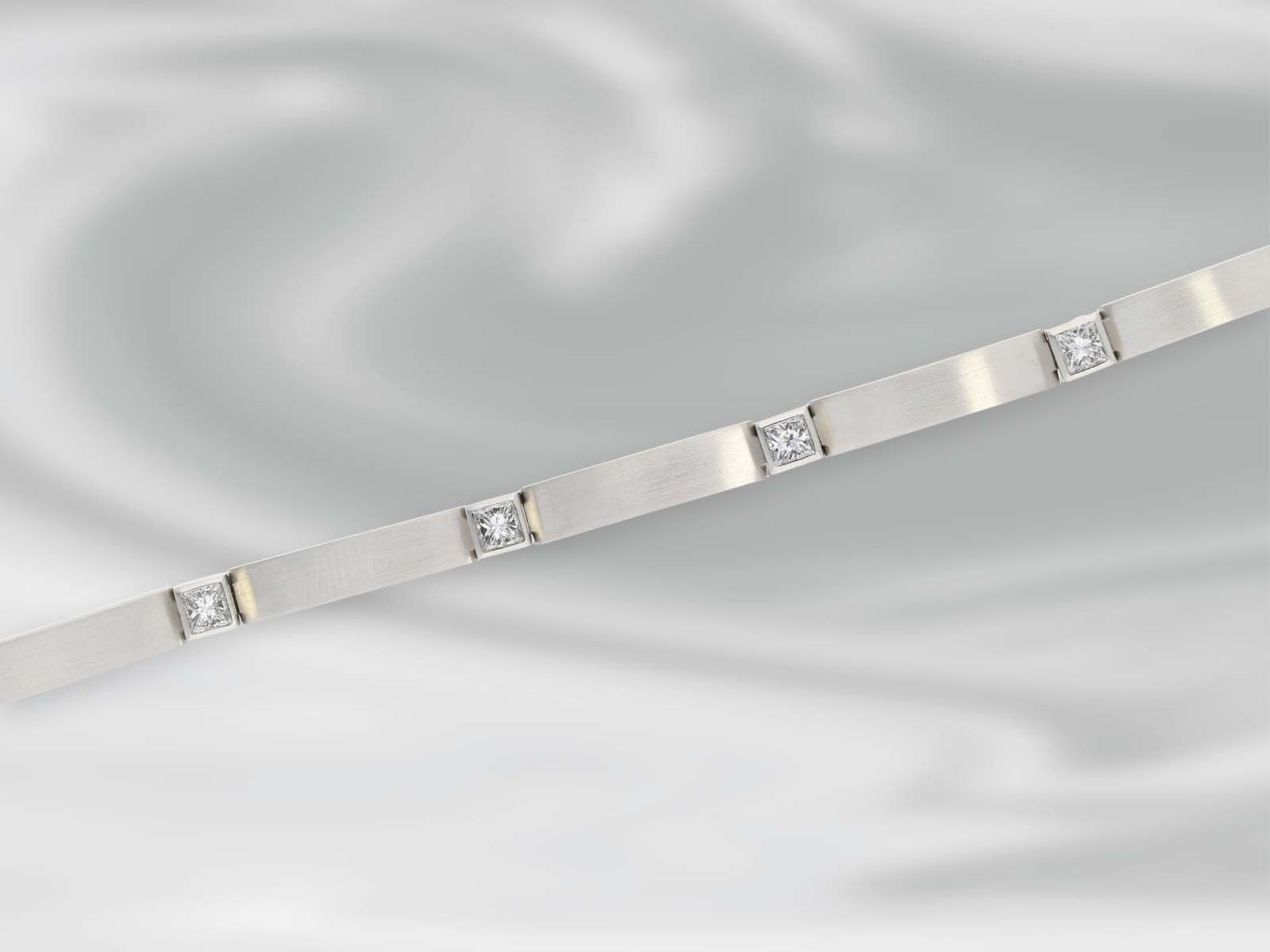 Armband: sehr solide gefertigtes, hochwertiges Platinarmband mit Diamantbesatz, ca. 1,5ct, - Bild 2 aus 5