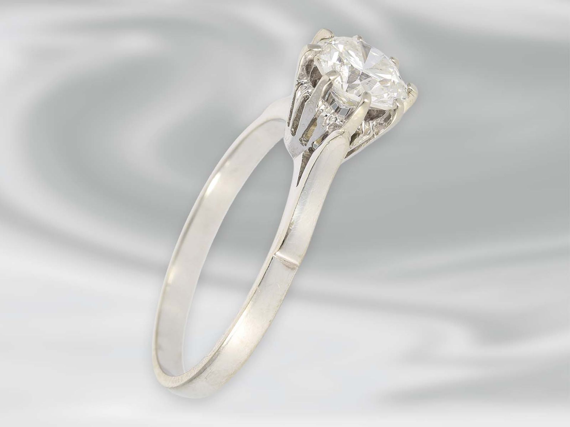 Ring: feiner vintage Solitär/Brillantring, ca. 1ct, 18K WeißgoldCa. Ø17mm, RG54, ca. 2,6g, 18K - Bild 2 aus 3