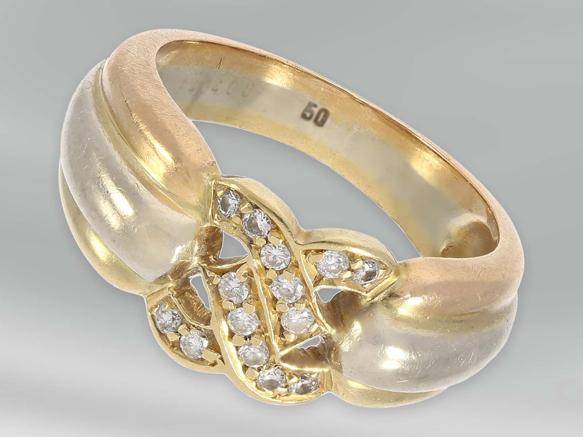 Ring: dekorativer Bicolor-Brillantring, 18K GoldCa. Ø15,5mm, RG49, Breite oben ca. 8,5mm, ca. 6,