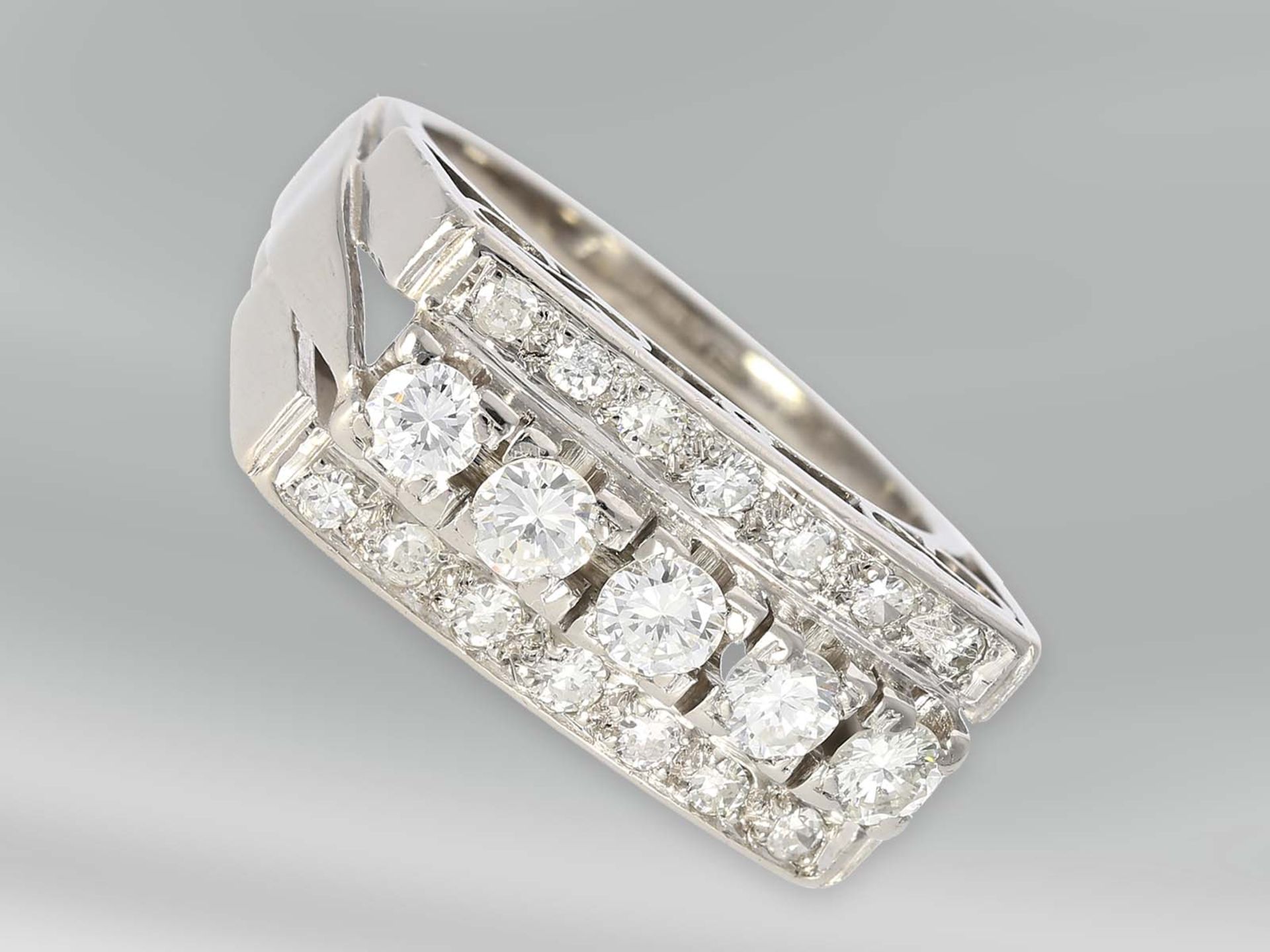 Ring: schöner und sehr dekorativer vintage Brillant-Goldschmiedering, Brillanten von insgesamt ca.