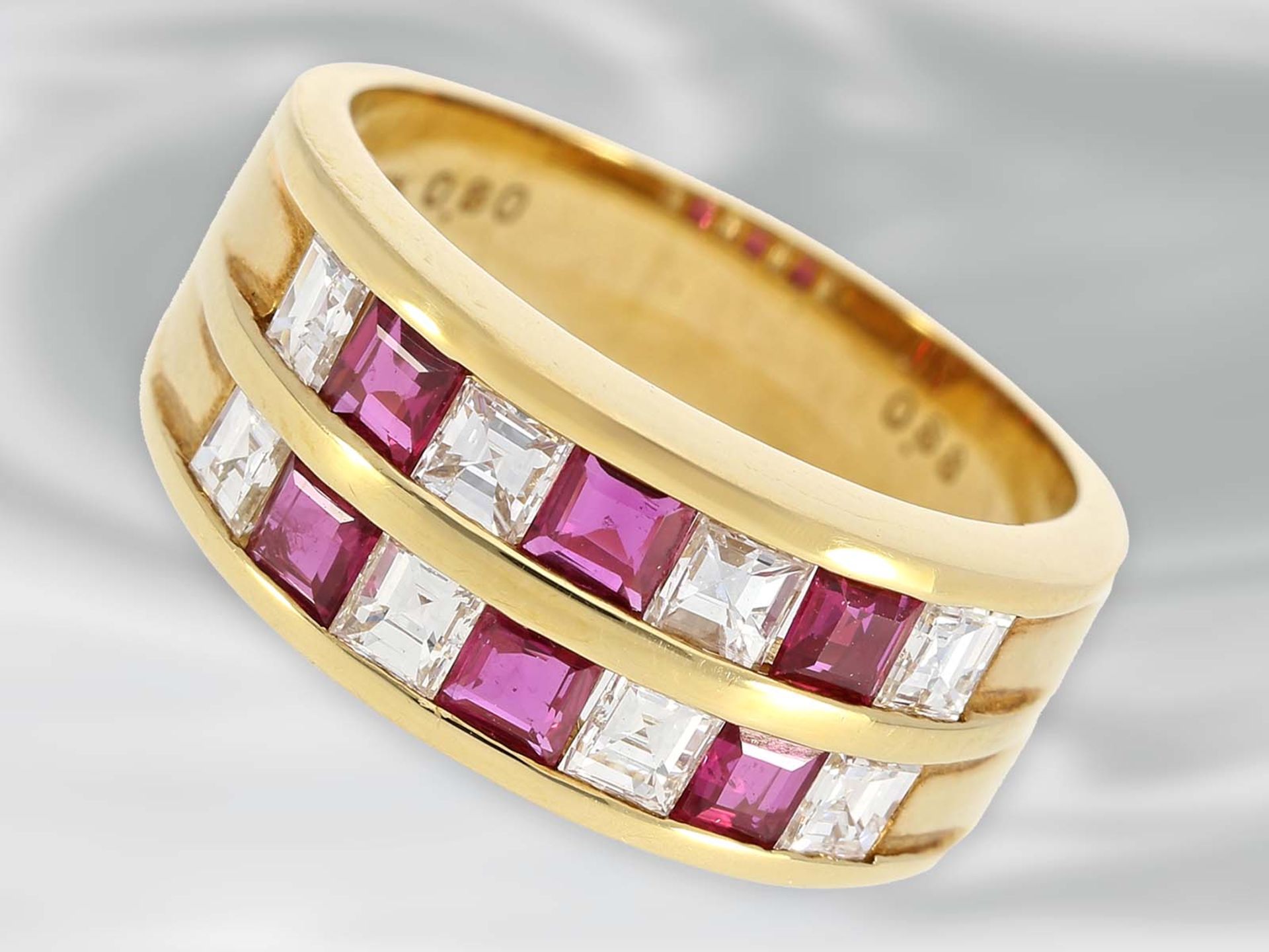 Ring: neuwertiger, klassischer Rubin/Diamant-Goldschmiedering, 1,68ct, 18K Gold, ungetragen, NP 3.