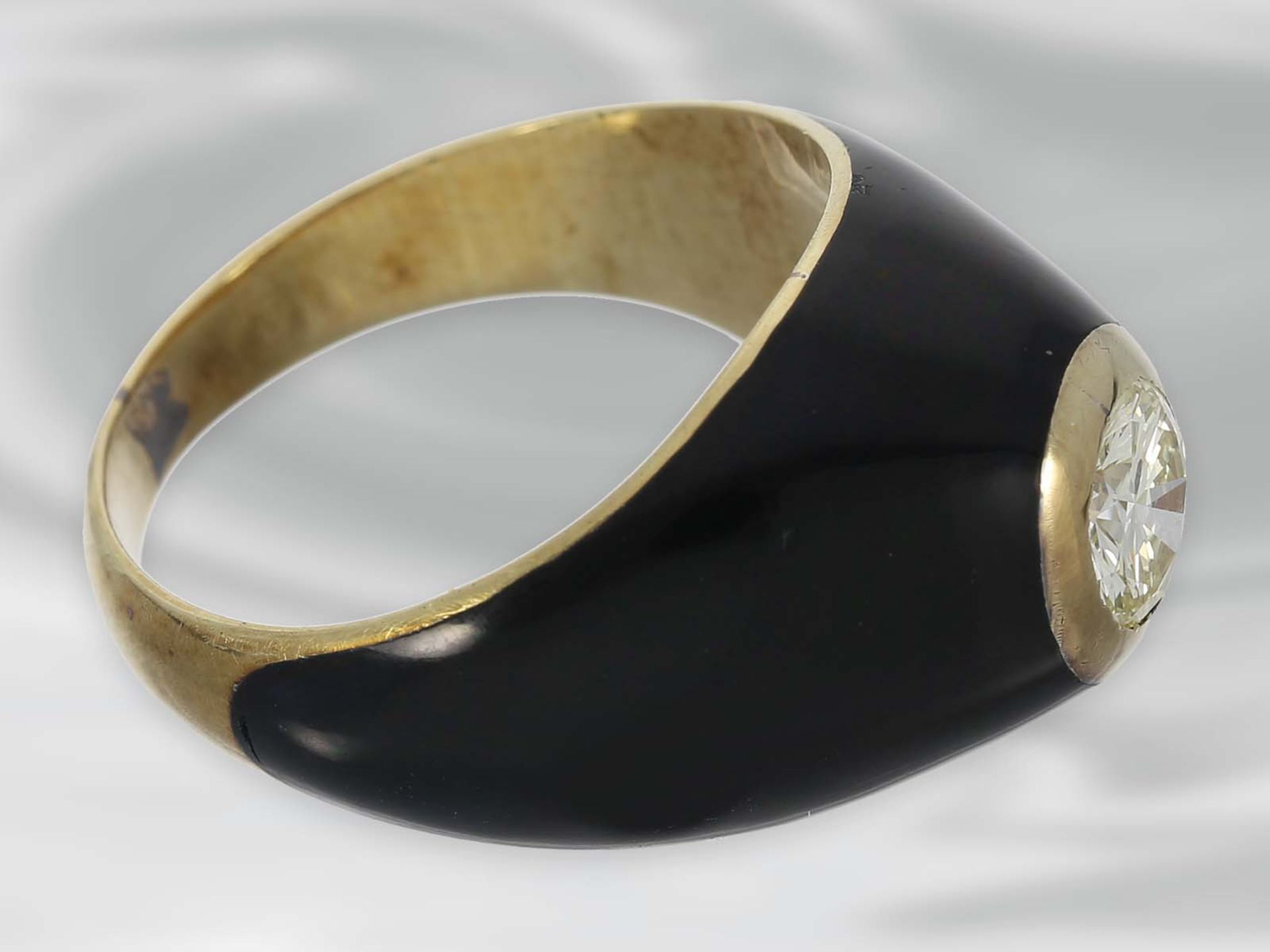 Ring: einzigartiger emaillierter vintage Gelbgoldring mit einem Brillant von ca. 0,62ct, 14K GoldCa. - Bild 2 aus 3