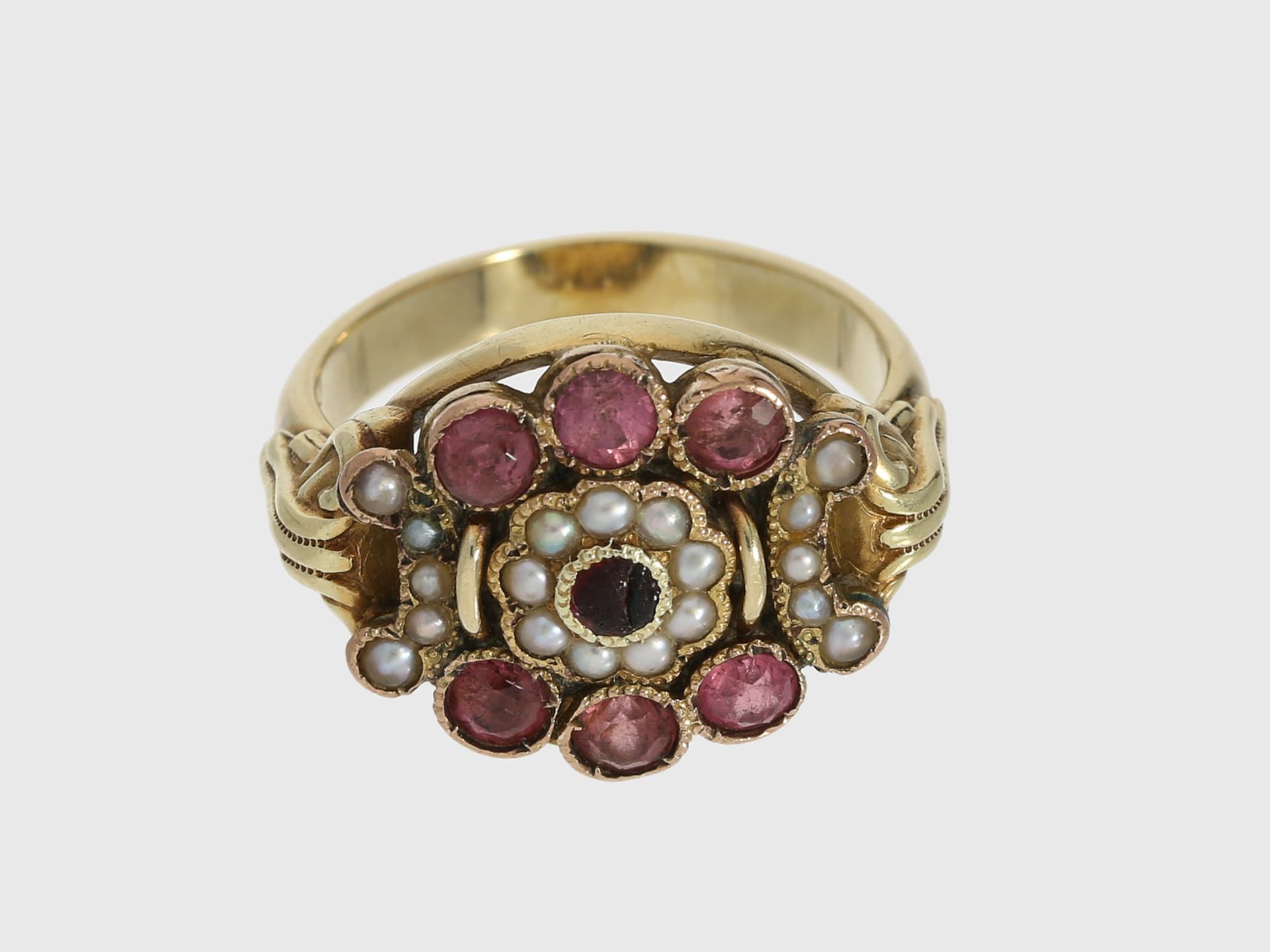 Ring: schöner antiker Gelbgoldring mit Saatperlen und Farbsteinen, 14K GoldCa. Ø16mm, RG51, Ringkopf