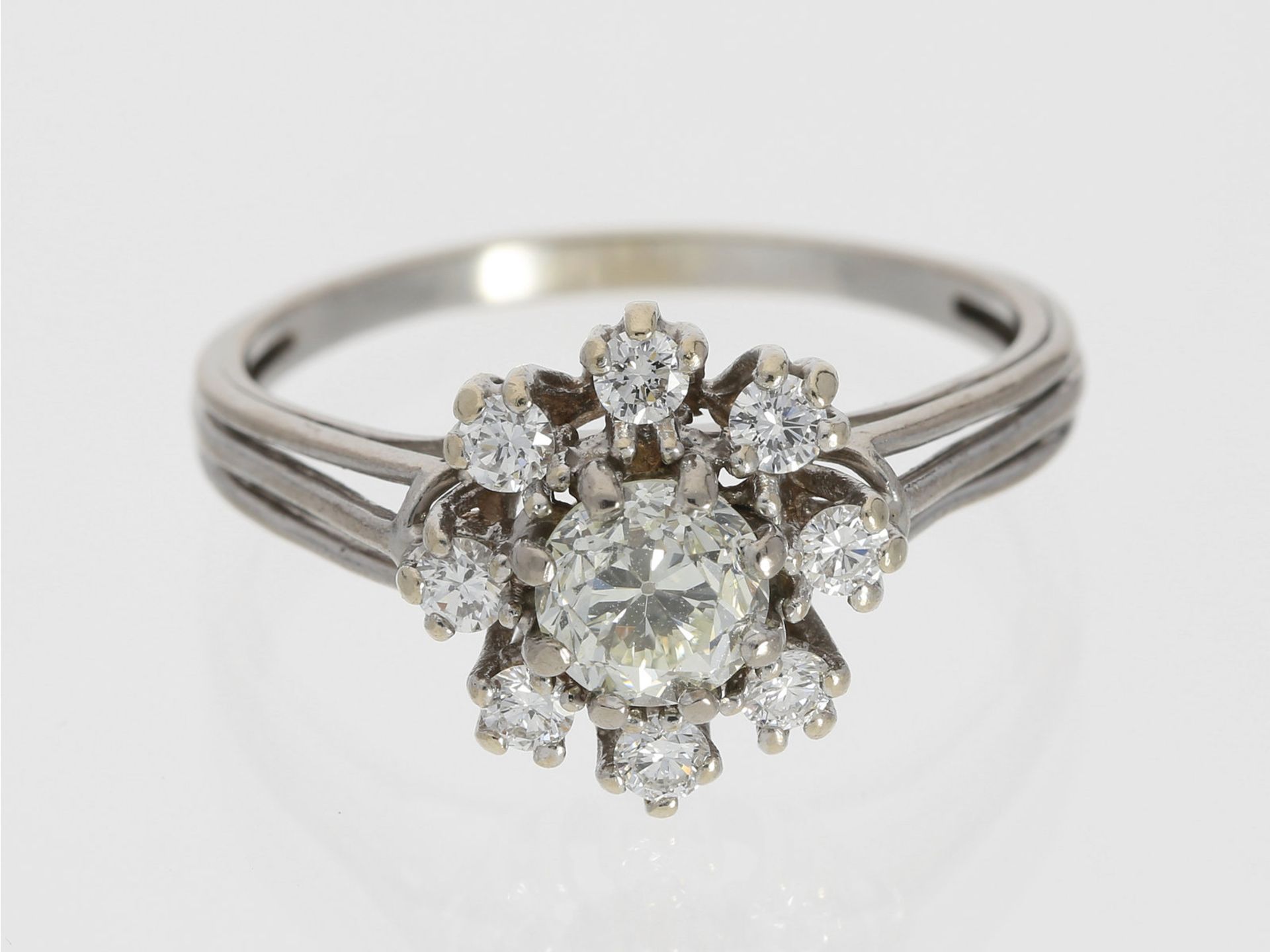 Ring: feiner, hochwertiger vintage Blütenring mit Diamanten, insgesamt ca. 1,16ct, 14K WeißgoldCa.