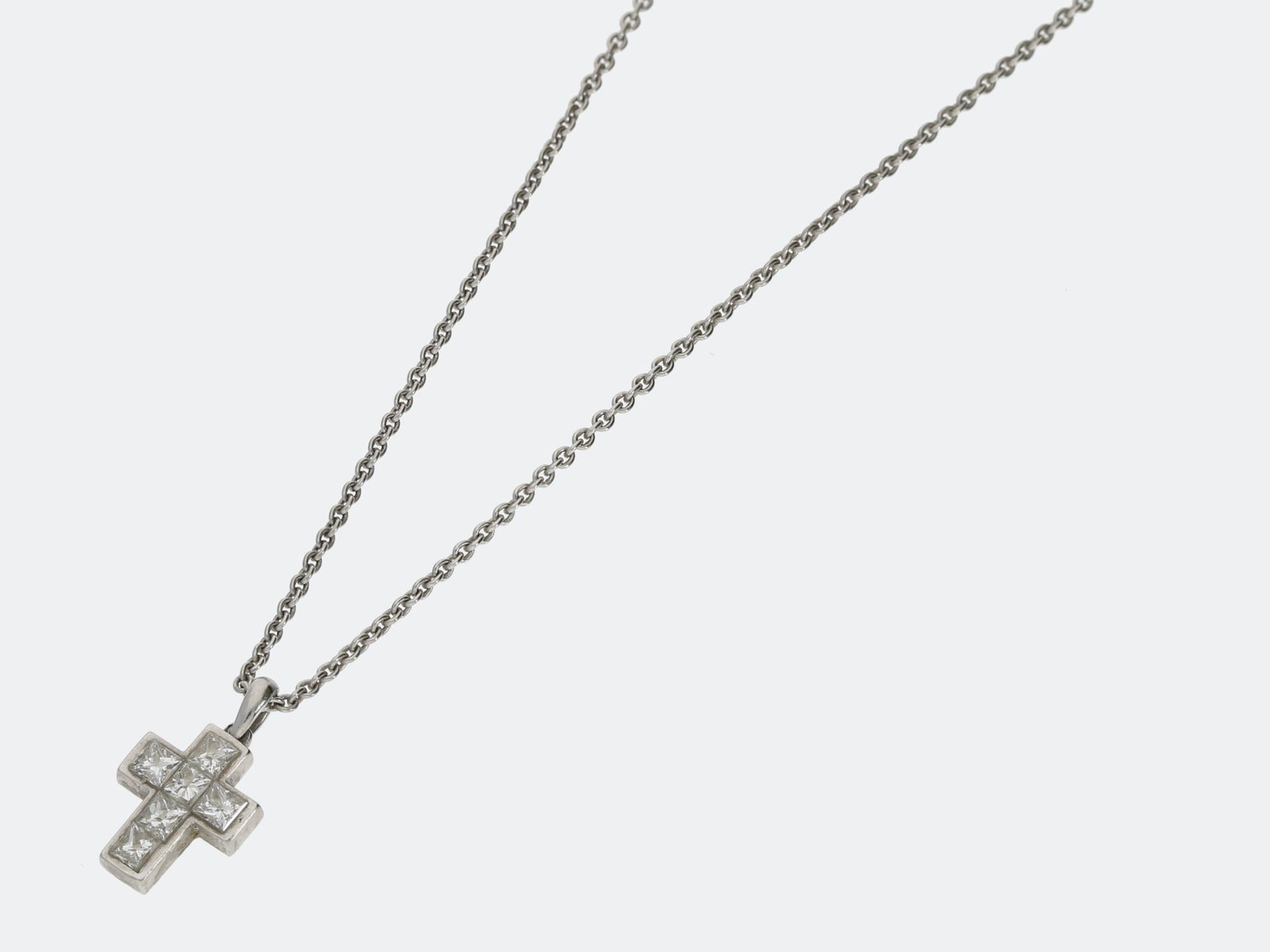 Kette/Collier: Platinkette mit kleinem Diamant-Kreuzanhänger, ca. 0,42ct, 950er PlatinCa. 46,5cm