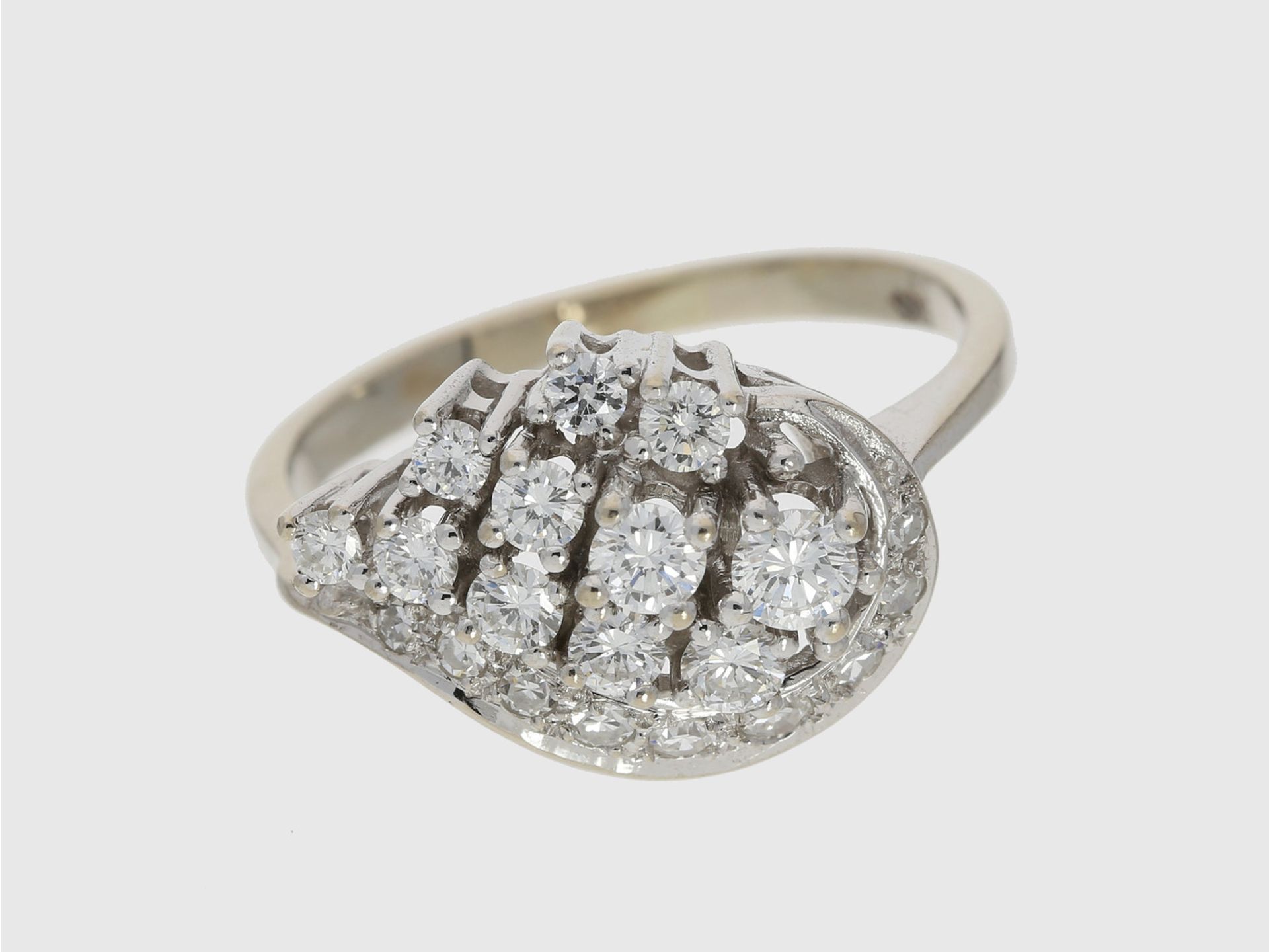 Ring: dekorativer vintage Diamantring, ca. 0,71ct, 14K WeißgoldCa. Ø17,5mm, RG55, Ringkopf ca. 15,