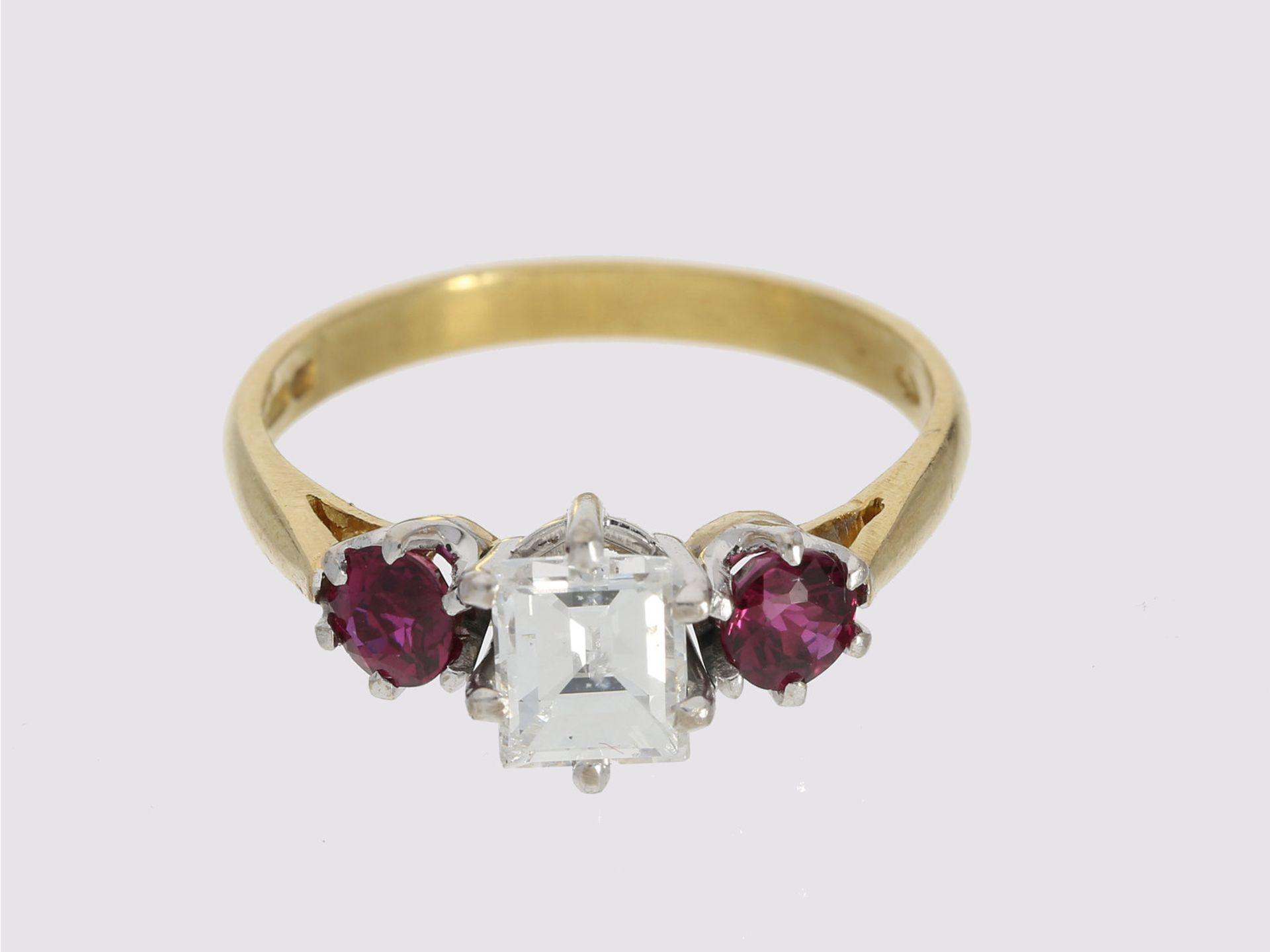 Ring: besonders schöner vintage Diamant-/Rubinring insgesamt ca. 1,1ct, 18K GelbgoldCa. Ø17,5mm,