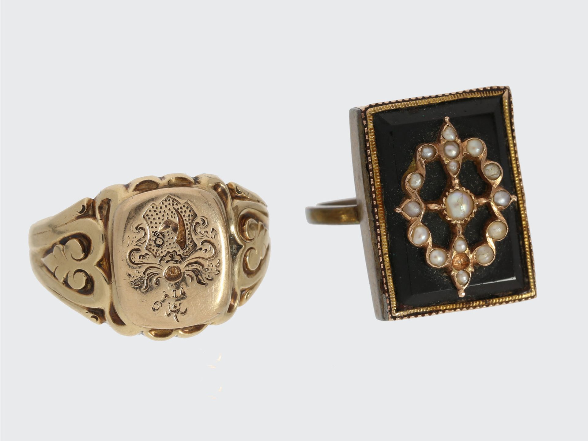 Ring: 2 antike Ringe, Siegelring und dekorativer Ring mit Onyxplatte1. Siegelring ca. Ø18mm, RG58,
