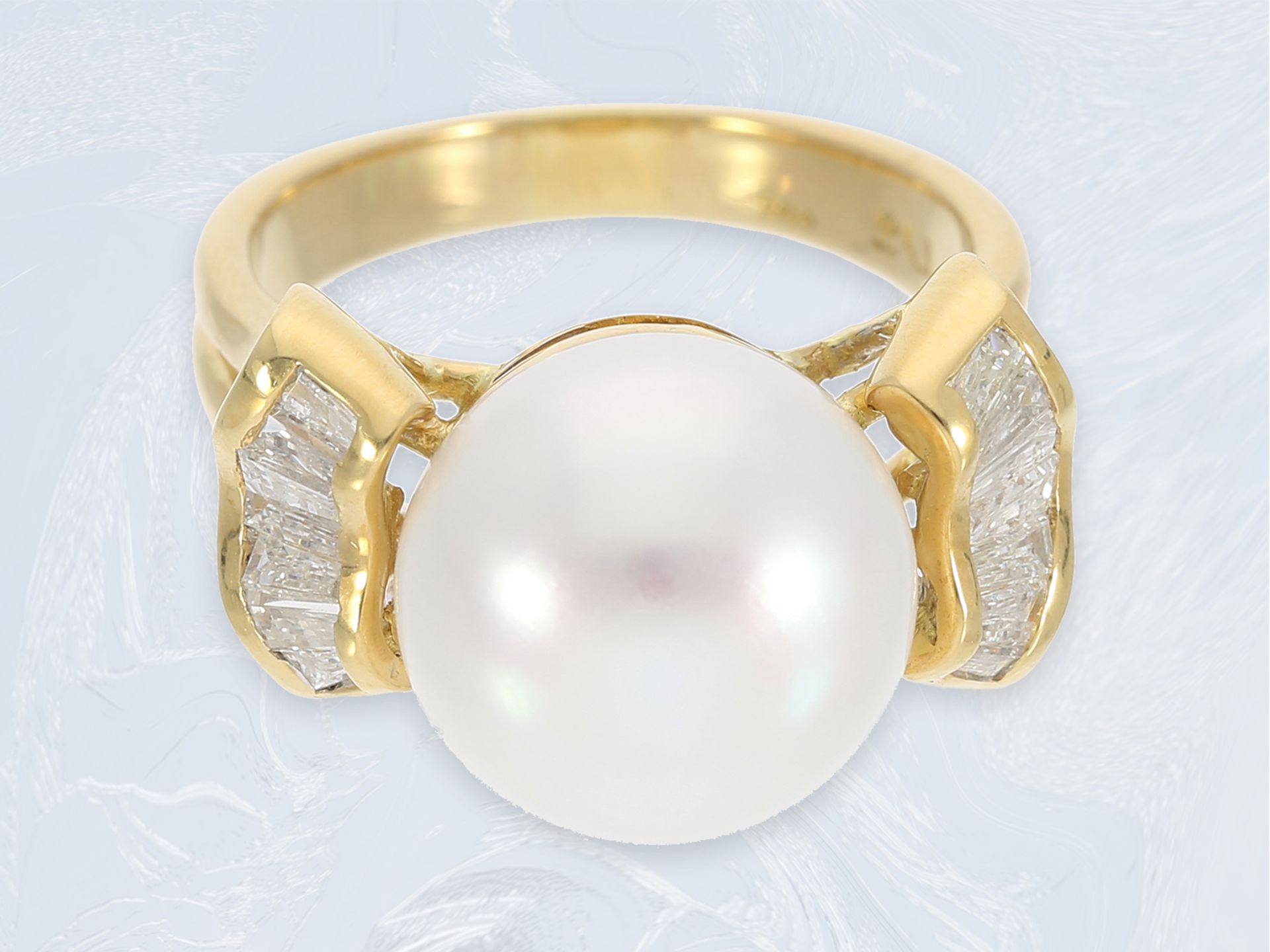 Ring: dekorativer gelbgoldener Zuchtperlenring mit Diamanten von ca. 0,7ct, 18K GoldCa. Ø17,5mm, - Bild 3 aus 3