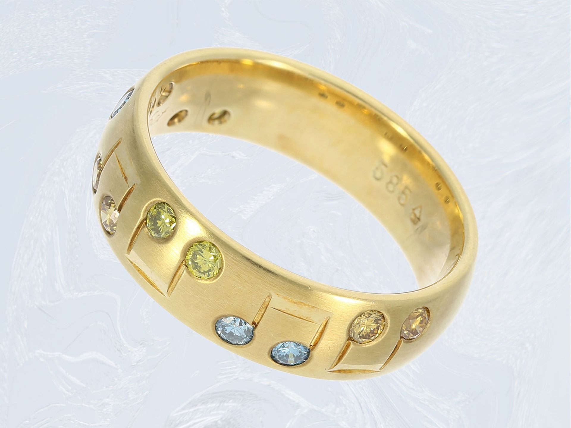 Ring: interessanter Bandring mit fancy Brillanten, Motiv "Musiknoten", ca. 0,45ct, 14K GelbgoldCa.