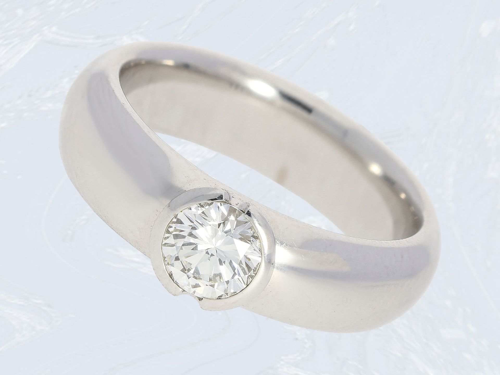 Ring: hochwertiger moderner Brillant-Bandring, 14K Weißgold, neuwertig und ungetragenCa. Ø17mm,