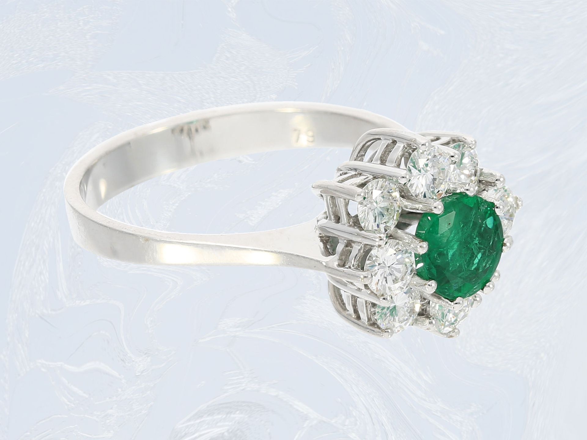 Ring: hochfeiner Smaragd/Brillant-Blütenring, Handarbeit, 14K WeißgoldCa. Ø17mm, RG54, ca. 3,6g, 14K - Bild 2 aus 2