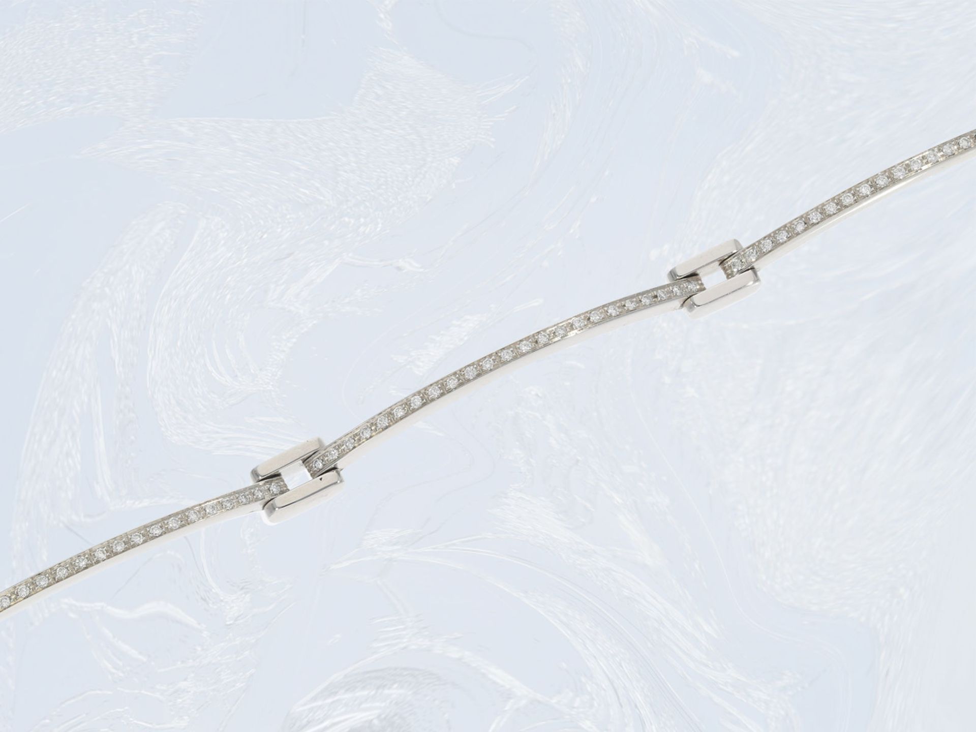 Armband: neuwertiges weißgoldenes, modernes Brillantarmband, ca. 0,52ct, 18K GoldCa. 18cm lang, - Bild 2 aus 2