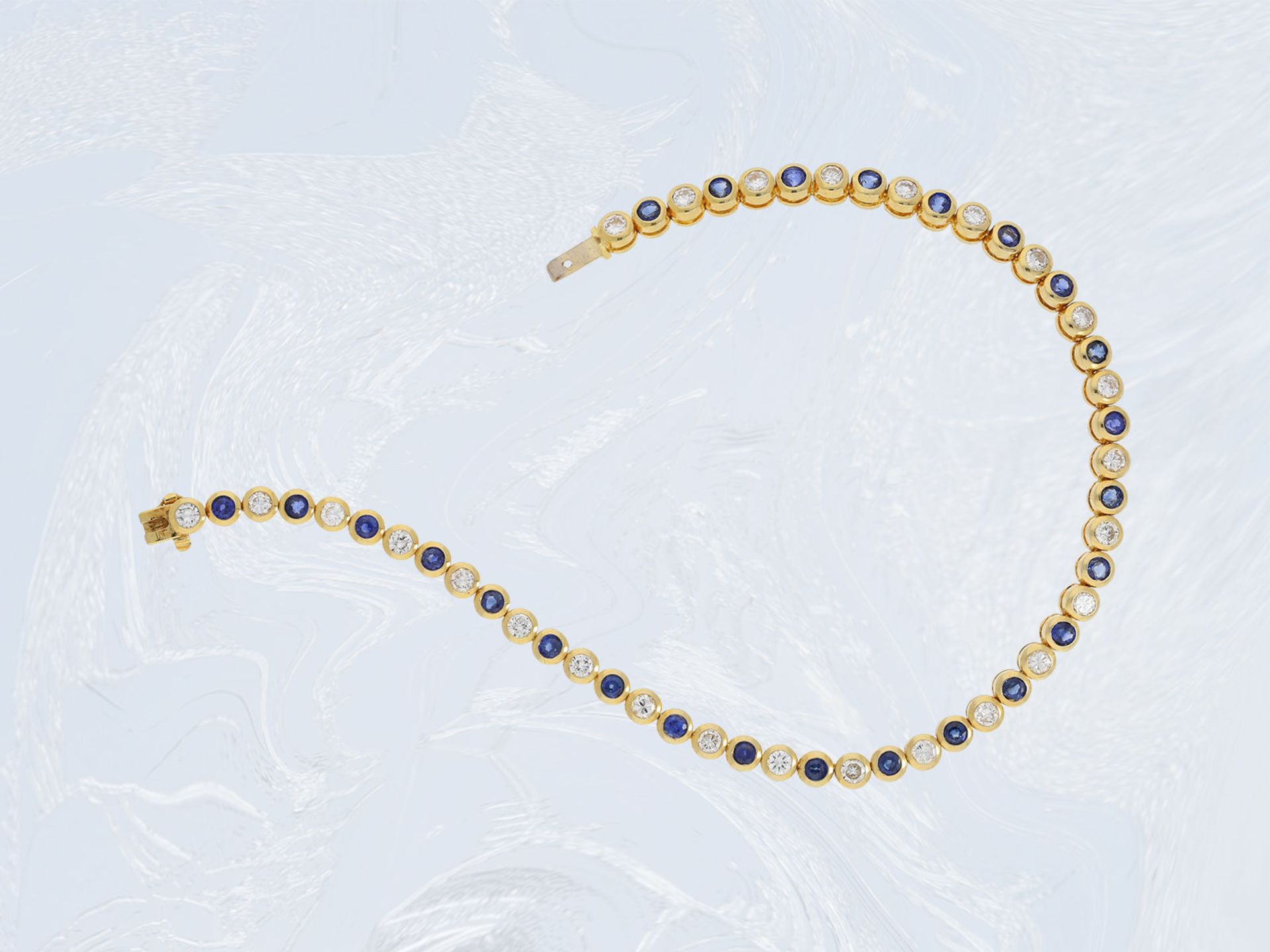 Armband: handgefertigtes Goldschmiedearmband mit Brillanten und Saphiren, 18K GoldCa. 17,5cm lang,