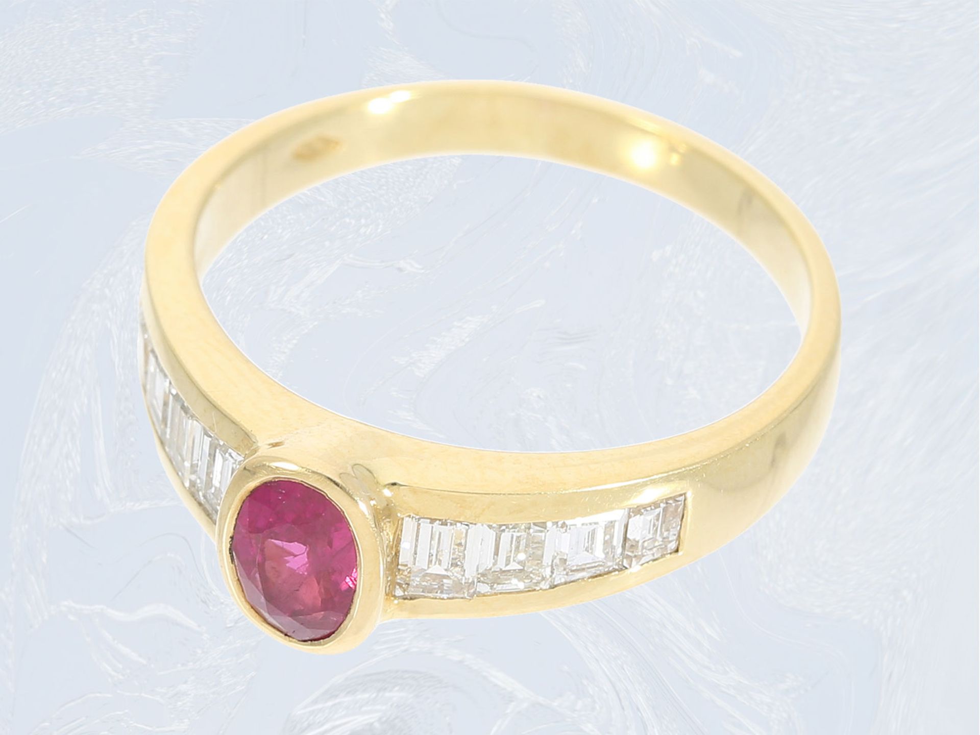 Ring: sehr feiner Damenring mit Rubinbesatz und Diamanten, Handarbeit aus 18K GoldCa. Ø17,5mm, RG55, - Bild 2 aus 2