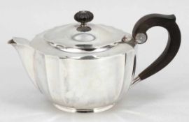 Teekanne im Empire Stil / Tea PotJezler/Schweiz. 800er Silber. Punzen: Herst.-Marke,