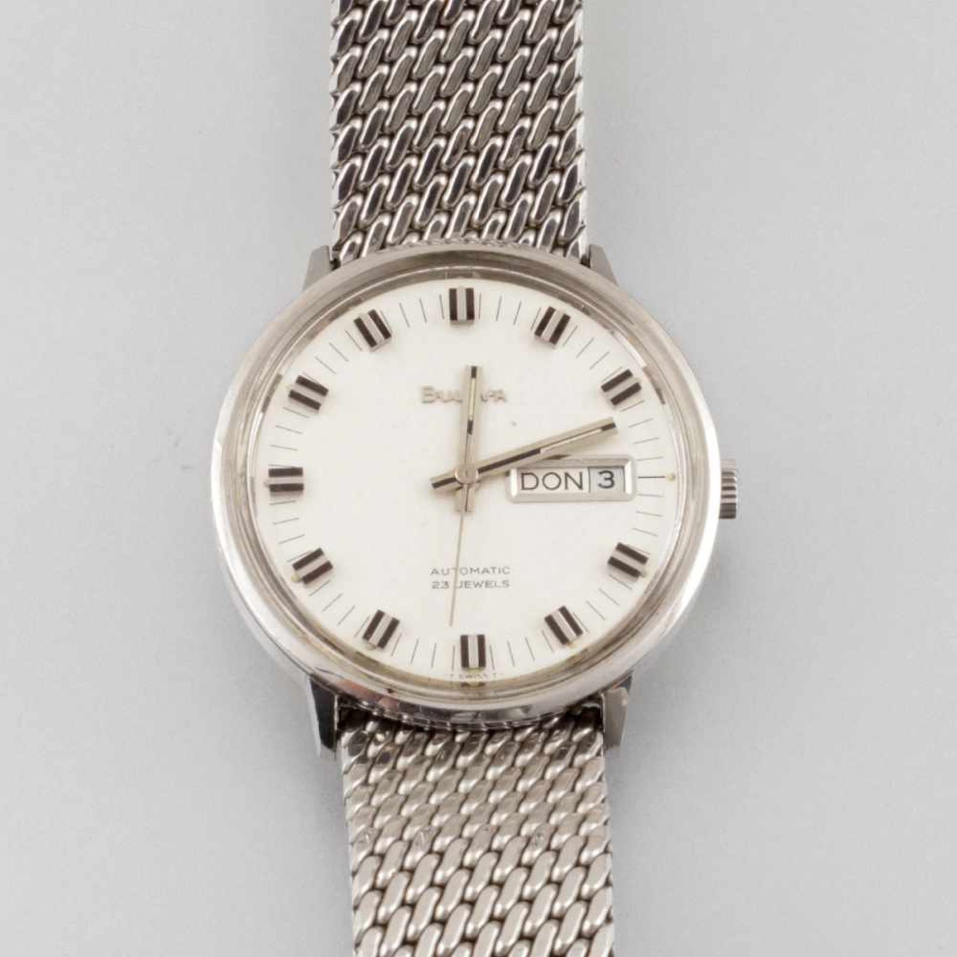 Bulova-HerrenarmbanduhrFa. Bulova Watch Co. Inc. Vintage mit Datum. Edelstahl. Auf dem Zifferblatt
