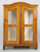 Biedermeier-Vitrine / CabinetDeutschland, 19. Jh. Kirsche. 189,5 x 148 x 58 cm. Best. Auf