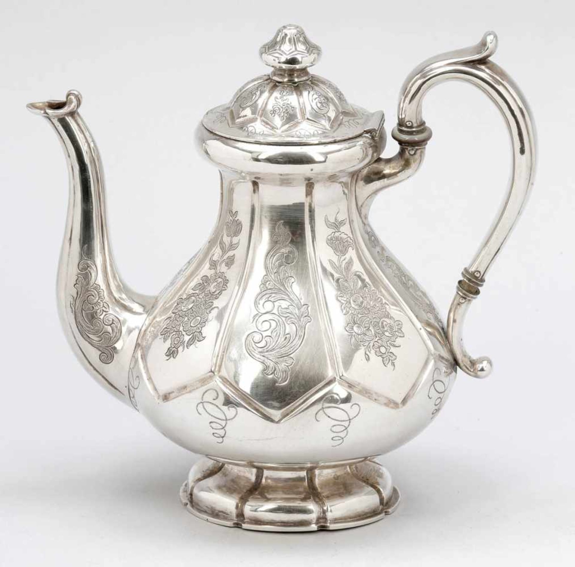 Biedermeier KaffeekanneGottfried Koch/Bremen, um 1840. Silber. Punzen: Herst.-Marke, Stadtstempel.