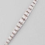 Brillantarmband750er WG, gestemp. Punze: K. 15 Brillanten zus. ca. 1,79 ct (tw/if-vvsi). L. 16,8 cm.