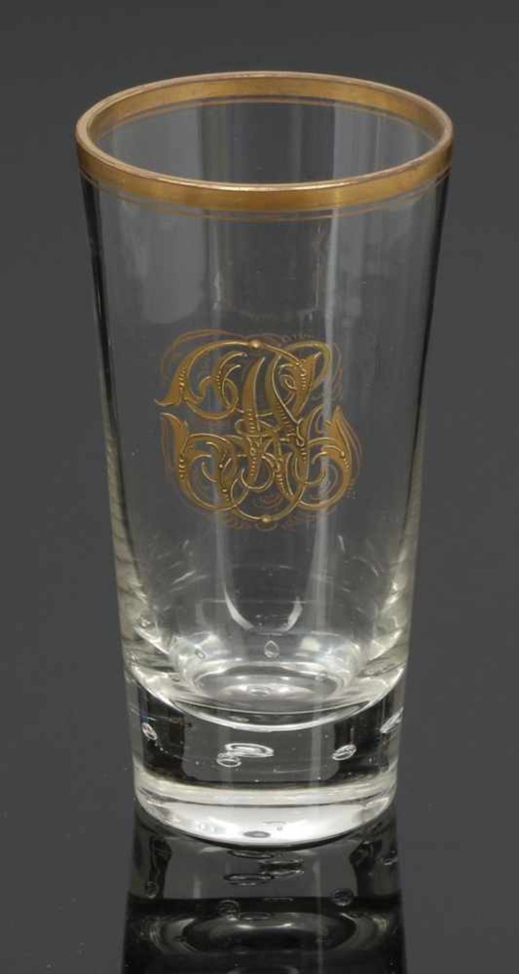 Bierglas mit MonogrammGräflich Schaffgotsch'sche Josephinenhütte, Schreiberhau um 1904. Farbloses