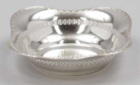 Schale800er Silber. Punzen: Herst.-Marke, 800, Halbmond/Krone. 5 x 17,5 x 17,5 cm. Gew.: 180 g.