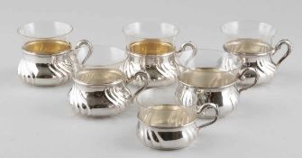 6 Teeglashalter im Barock-Stil835er Silber. Punzen: Herst.-Marke, 835, Halbmond/Krone. Gew.: 454