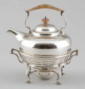 Teekanne auf Rechaud / Tea PotGeorge Nathan & Ridley Hayes/Chester/England, um 1911/12. 925er