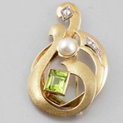 Brosche mit Peridot585er GG, gestemp. 1 Peridot im Carréeschliff ca. 3,4 ct. 1 Zuchtperle (D. 0,7