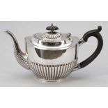 Teekanne im Queen-Anne-Stil / Tea PotSheffield/England, um 1990. 925er Silber. Punzen: Herst.-Marke,