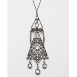 Außergewöhnlicher DiamantanhängerAn antique russian diamond pendant with sapphires Russland, um