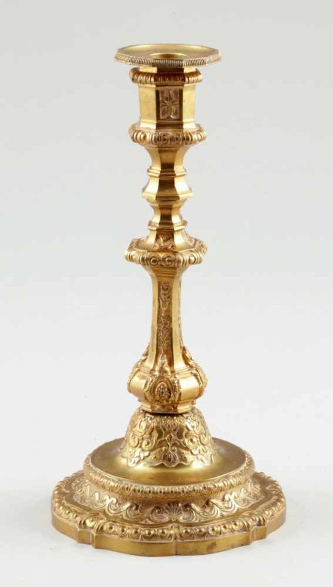 KerzenleuchterUm 1900. Bronze. Vergoldet. H. 24 cm.