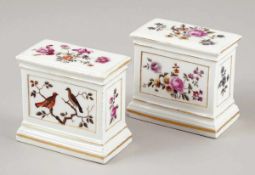 Paar rechteckige SockelMeissen, 1774-1817. - Vögel und Blumen - Porzellan, weiß, glasiert. Polychrom