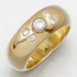 Bandring mit fünf Diamanten585/- Gelbgold und Weißgold, gestempelt. Gewicht: 18,5g. 1 Brillant und 4