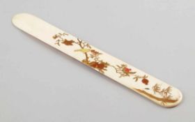 BrieföffnerJapan, 19. Jahrhundert. - Shibayama-Stil - Elfenbein. L. 28,5 cm. Bitte beachten Sie,