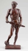 Hubert Netzer1865 Isny/Allgäu - 1939 München - "Siegfried" - Bronze. Braun patiniert. H. 46,5 cm.