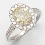 Diamantring im Ovalschliff750/- Weißgold, gestempelt. Gewicht: 5,1g. 1 Diamant im Ovalschliff ca.