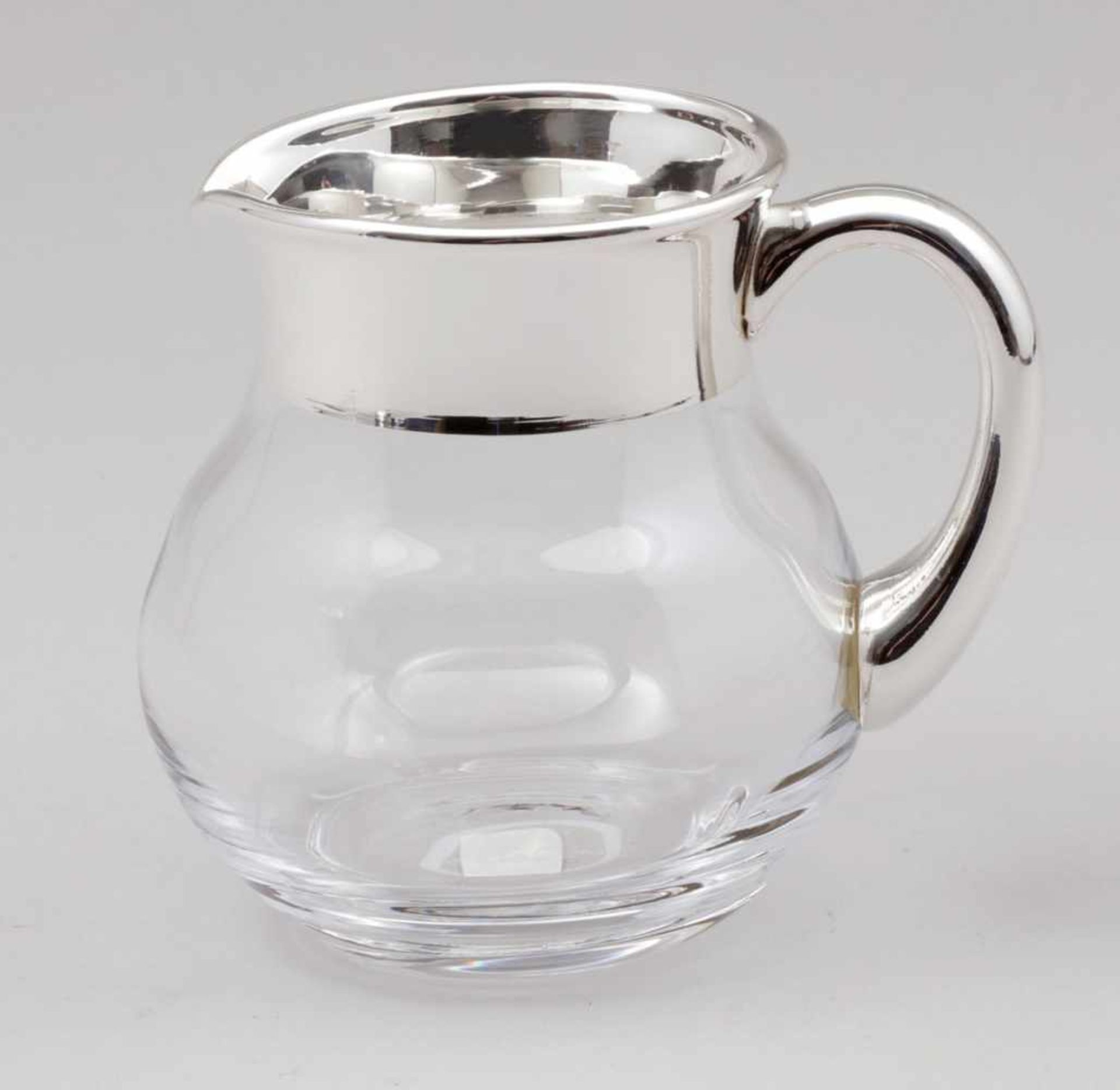 Glaskrug / Water JugGlas. Versilbert. H. 13,5 cm. 0,5 Liter. Breiter Silberrand aus Feinsilber.