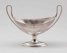 Empire HenkelschaleUm 1780. Silber. Punzen: Herst.-Marke. 16,5 x 22 x 9,5 cm. Gew.: 240 g. Best.