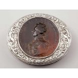 Deckeldose mit Medaille von Queen Anna / BoxWohl England, um 1800. Silber. Schildpatt. 2 x 10 x 8,