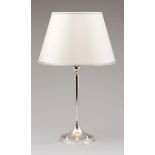 Tischlampe925er Silber. Punzen: Herst.-Marke, 925. H. 60 cm. Gew.: 1070 g (gewichtet).