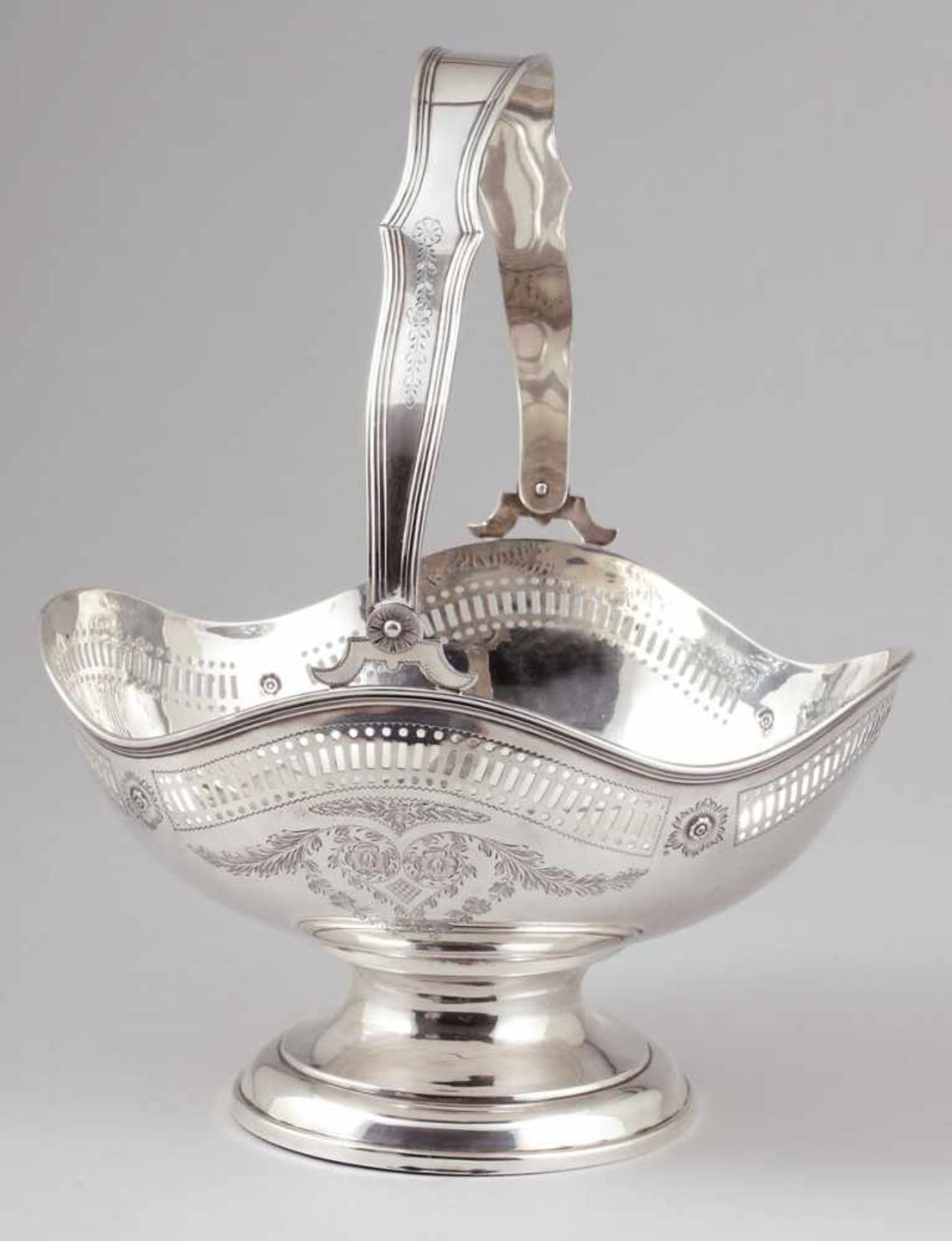 Henkelschale925er Silber. Punzen: Sterling. 30 x 24,5 x 20,5 cm. Gew.: 426 g.