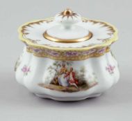 Großes TintenfassKönigliche Porzellan Manufaktur, Meissen um 1850. - Umlaufendes Rosenband: drei