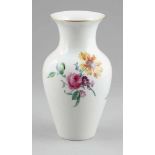 Chinesische VaseStaatliche Porzellan Manufaktur (KPM), Berlin 1954. - Blumen mit Schmetterling -