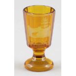 Schnapsglas als AndenkenglasUm 1860. - Bastei - Farbloses Glas, bernsteinfarbig lasiert. Facettiert.