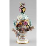 Potpourri mit 2 Putten und plastischen Blüten und FrüchtenKönigliche Porzellan Manufaktur, Meissen